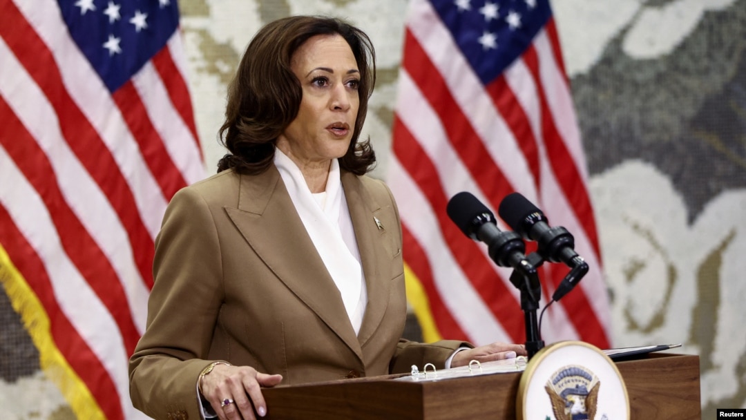 Phó Tổng thống Hoa Kỳ Kamala Harris phát biểu về cuộc xung đột đang diễn ra giữa Israel và Hamas, trong cuộc họp báo được tổ chức bên lề Hội nghị về Biến đổi Khí hậu của Liên Hợp Quốc COP28 tại Dubai, Liên hiệp Các Tiểu vương quốc Ả-rập, ngày 2 tháng 12 năm 2023.
