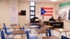 Ms. Leila E. Martinez, seorang guru matematika asal Puerto Rico di Iroquois High School, mengajar kelasnya secara virtual dari sekolah di Louisville, Kentucky, AS 21 Januari 2022. (Foto: REUTERS/Amira Karaoud) 