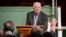 El expresidente de EE.UU. Jimmy Carter dicta una clase bíblica en la Iglesia Bautista Maranatha, en Plains, Georgia, el 3 de noviembre de 2019.