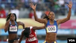 La colombiana María Oliveros (90) logró la medalla de oro en los 400 metros de mujeres.