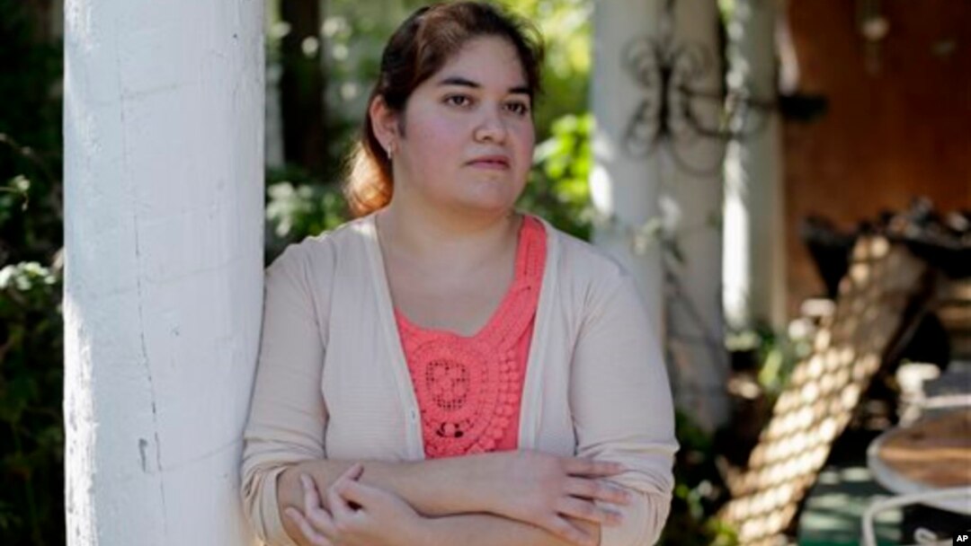 Annette Guerra, de San Antonio, lleva más de un año buscando empleo a tiempo completo desde que se graduó de enfermería.