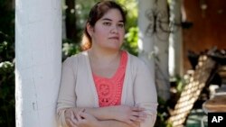 Annette Guerra, de San Antonio, lleva más de un año buscando empleo a tiempo completo desde que se graduó de enfermería.