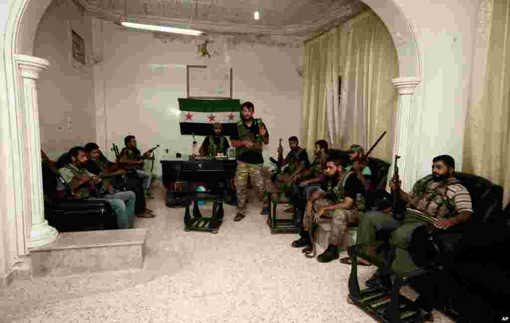 Free Syrian Army soldiers at the border town of Azaz, 32 kilometers north of Aleppo, Syria, July 24, 2012.