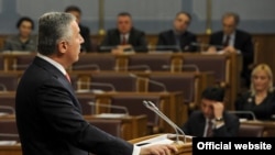 Premijer Milo Đukanović govori u Skupštini Crne Gore (rtcg.me)