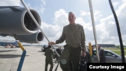 Joint Chiefs Chairman General Joe Dunford boards a C-17 military aircraft for the flight from Belgium to the United States, May 19, 2016. (DOD News)