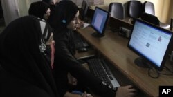 FILE - Pakistani students try to access YouTube in Karachi, Sept. 5, 2013. Pakistan removed a ban on YouTube after the Google-owned video-sharing website launched a version that allows the government to remove material it considers offensive.