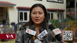 བསྟན་འཛིན་ཆོས་འཛིན་ལགས་ཀྱིས་སྤྱི་འཐུས་ཚོགས་གཙོའི་མདུན་དུ་སྤྱི་འཐུས་ཀྱི་ལས་འཁུར་དམ་བཅའ་ཕུལ་གནང་སོང།