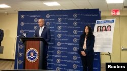 Фото, прокурор Мангеттена оголошує про включення Ігнатової до переліку 10 найбільш розшукуваних втікачів ФБР, 30 червня 2022 року