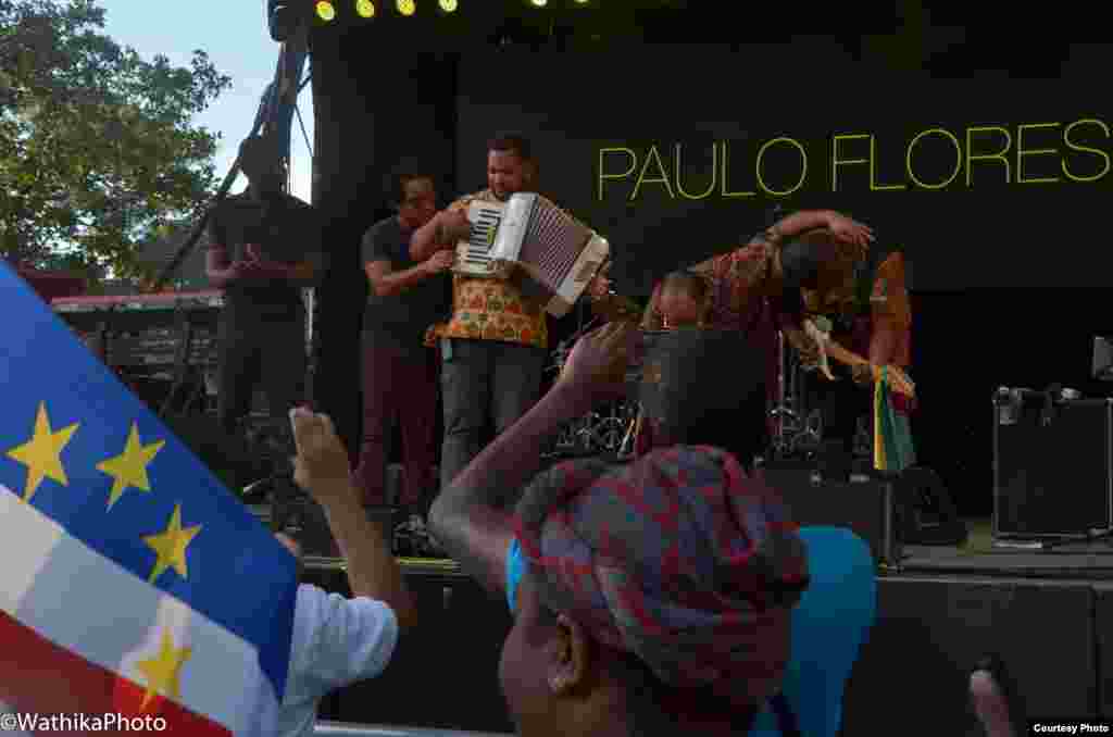 A bandeira de Cabo Verde exibida no Summerstage no concerto de Paulo Flores, em Nova Iorque