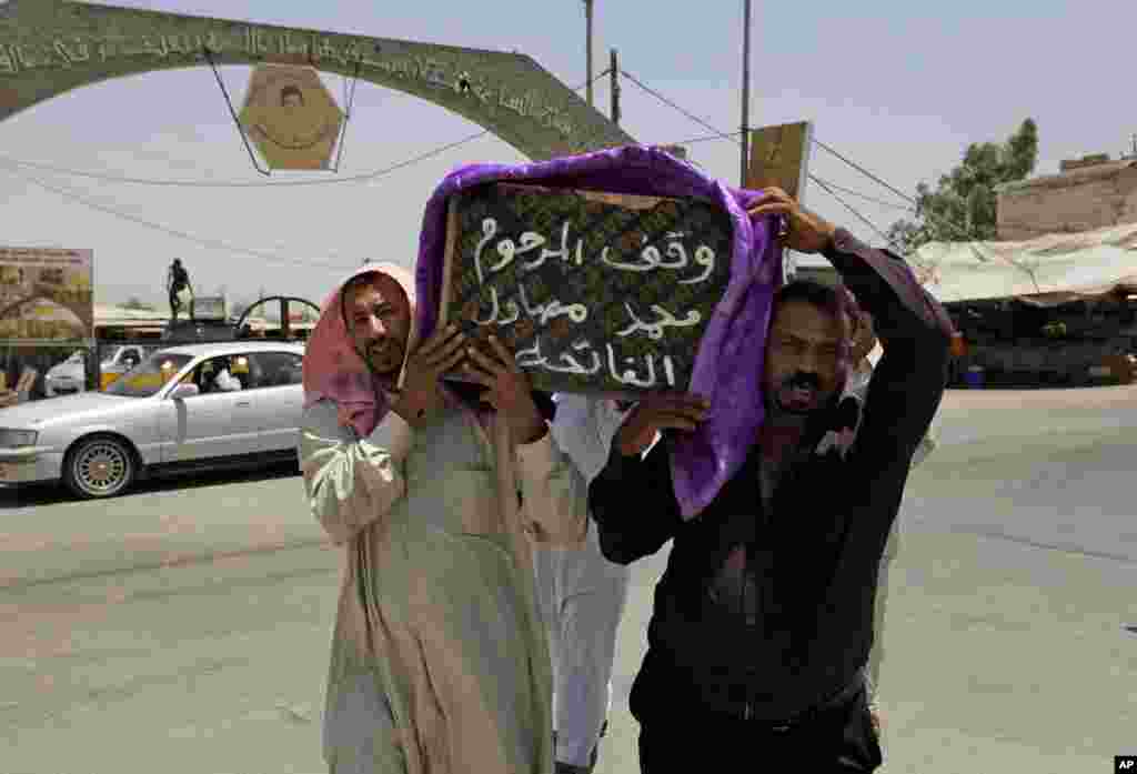 Mourners carry the coffin of a victim of violence before his burial in the Shiite holy city of Najaf.&nbsp;Violence has claimed the lives of 2,417 Iraqis in June, making it the deadliest month so far this year, July 1, 2014.