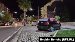 Arhiv - Ljudi u Albaniji spavaju u autima nakon zemljotresa