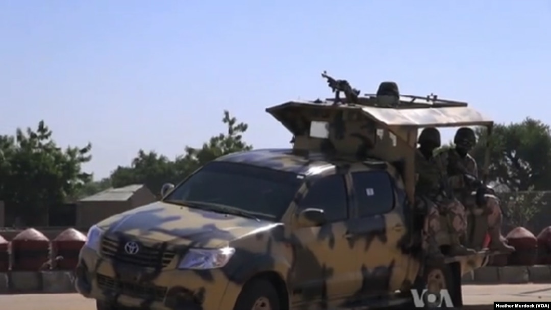 Militer Nigeria melakukan patroli di Nigeria tengah (foto: dok). 
