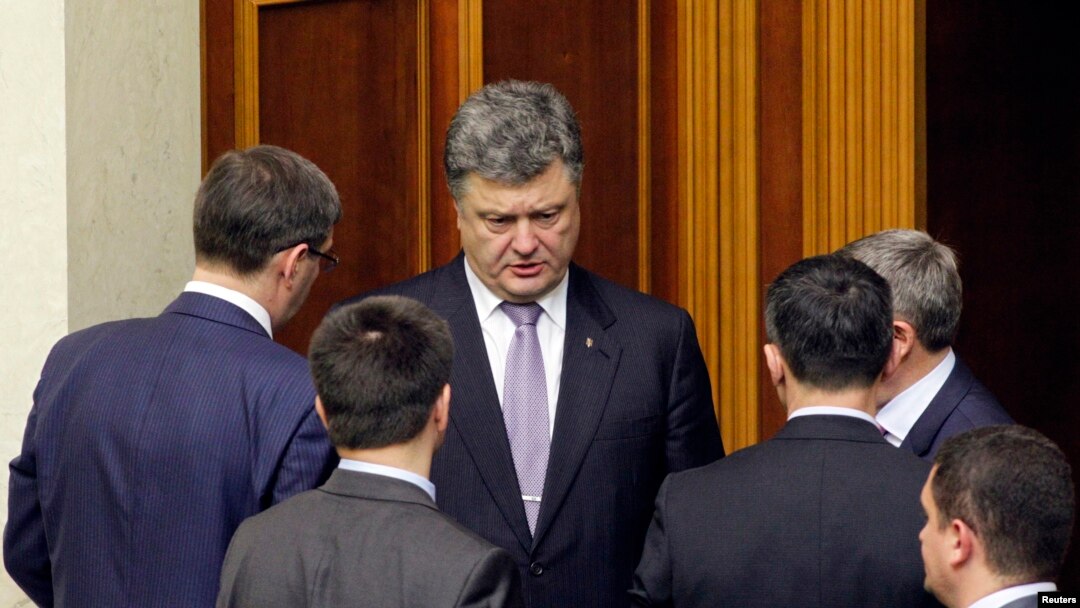 Presiden Ukraina Petro Poroshenko dalam sebuah sesi di parlemen di Kyiv (19/6). 