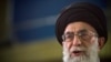 Ali Khamenei parle lors d'un direct télévisé à Téhéran, en Iran, le 12 juin 2009.