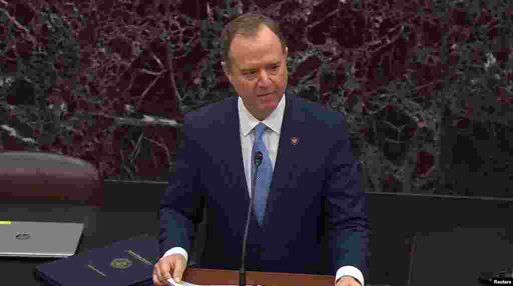 លោក Adam Schiff ប្រធានគណៈកម្មាធិការស៊ើបការណ៍សម្ងាត់នៃរដ្ឋសភាអានផ្លូវការបទចោទប្រកាន់ចំនួនពីរចំណុច។