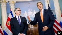 Kerry se reunió con el canciller de Costa Rica en el Departamento de Estado. 
