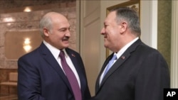 Александр Лукашенко приветствует Майка Помпео в Минске, 1 февраля 2020 года