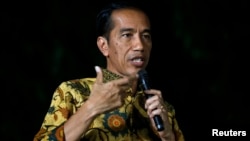 Presiden terpilih Joko Widodo dalam sebuah konferensi pers.