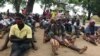 Nesta imagem de arquivo, Campo de deslocados do centro agrário de Napala. Distribuição de alimentos por PMA a deslocados da insurgência em Cabo Delgado. Moçambique