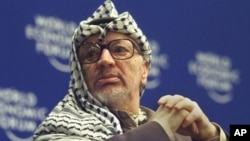 Mantan pemimpin Palestina, Yasser Arafat meninggal di sebuah rumah sakit di Perancis tahun 2004 (foto: dok). 