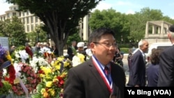 杨建利2013年6月12日获杜鲁门-里根自由奖 (美国之音叶兵拍摄)