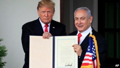 Ông Trump ký công nhận chủ quyền của Israel đối với Cao nguyên Golan hôm 25/3.