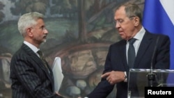 Russian Foreign Minister Sergei Lavrov and his Indian counterpart Subrahmanyam Jaishankar shake hands during a news conference following their talks in Moscow, Russia, Nov. 8, 2022. 