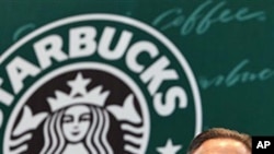 Starbucks CEO Howard Schultz (file photo)