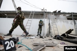 Security personnel are seen at the site of an overnight gunbattle between troops and suspected Islamist militants, on the east coast of Sri Lanka, in Kalmunai, April 27, 2019.