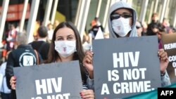 فعالان می گویند که ابتلا به ایدز جرم نیست
