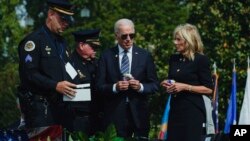 Джо Байден и первая леди Джилл Байден во время церемонии в честь погибших сотрудников правоохранительных органов, 16 октября, 2021 г.