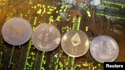Représentations des monnaies virtuelles Ripple, Bitcoin, Etherum et Litecoin, 13 février 2018. (Photo: REUTERS/Dado Ruvic/Illustration)