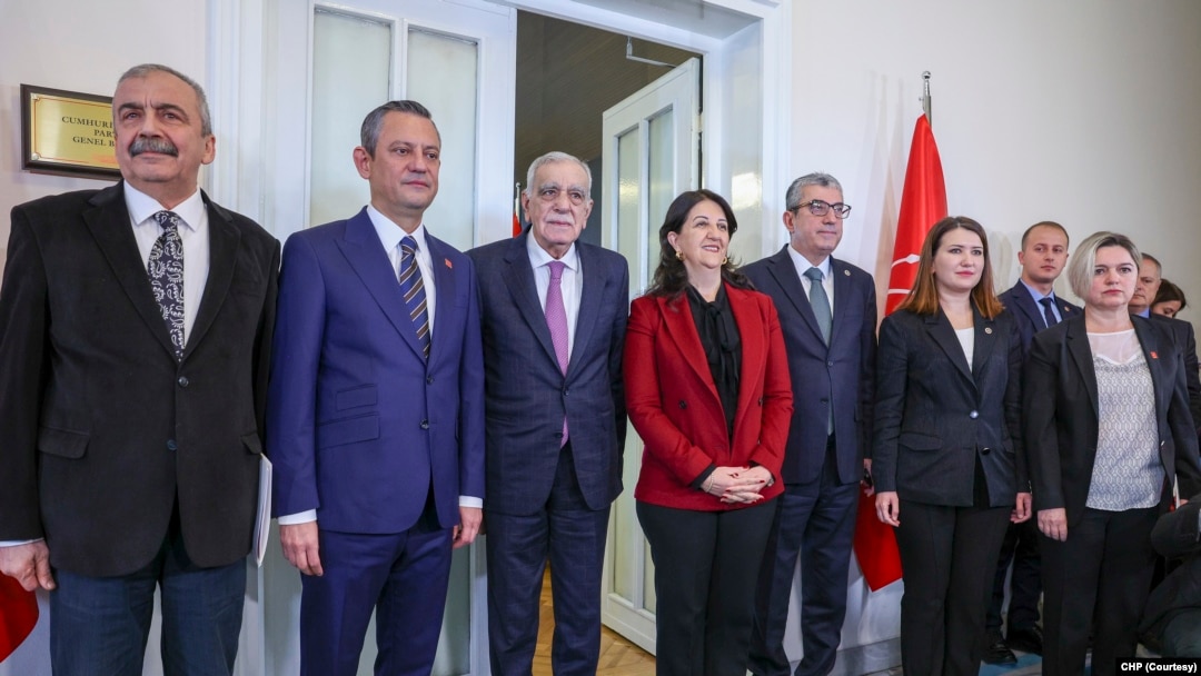 Cumhuriyet Halk Partisi (CHP) İmralı ziyareti sonrası DEM Parti heyetini kabul etti, 7 Ocak 2025. 