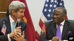 Foreign Minister Georges Rebelo Chicoti (R) of Angola with US Secretary of State John Kerry speak to the media following meetings at the Ministry of Finance in Luanda, Angola, May 5, 2014.