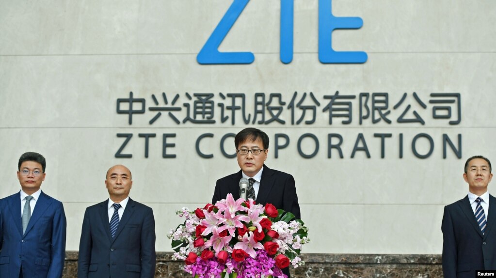 中兴通讯公司董事长殷一民2018年4月20日在中国广东省深圳市中兴通讯总部的新闻发布会上发表讲话。