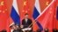 中国国家主席习近平2018年6月8日在北京人大会堂外参加为欢迎俄罗斯总统普京而举行的欢迎仪式。
