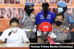 Direskrimum Polda DIY, Kombes Burkan Rudy Satriya (kiri) di Mapolres Bantul, Senin 3 Mei 2021. (Foto: Courtesy/Humas Polres Bantul)