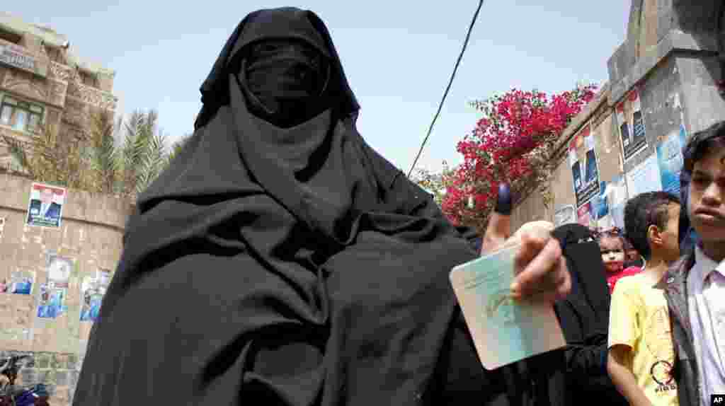 Women turned out in force for the election that ended President Ali Abdullah Saleh's rule. February 21, 2012. (VOA- E. Arrott)