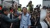 Jimmy Lai, dueño del Apple Daily News, vocea consignas antigubernamentales antes de ser arrestado por la policía de Hong Kong en diciembre de 2014. Este 28 de febrero de 2020 volvió a ser detenido.