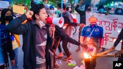 Protesters burn an effigy of State Administration Council Chairman Sen. Gen. Min Aung Hlaing and an image of Cambodia Prime Minister Hun Sen in Mandalay, Myanmar, Jan. 3, 2022.