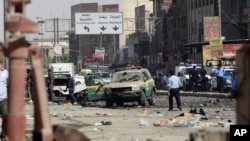 지난 30일 이라크 바그다드 부근 카라다 지역에서 일어난 차량 폭탄 테러 현장.