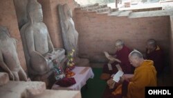 Dalai Lama Gives Public Talk at Raipur University (photo source:dalailama.com)