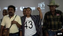 Se reiniciará la investigación por la desaparición de 43 estudiantes en el estado de Guerrero, México, hace cinco años. 