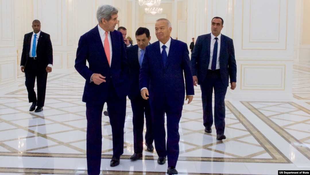 O'zbekiston rahbari Islom Karimov AQSh Davlat kotibi Jon Kerri bilan 2015-yilning 1-noyabrida Samarqandda muloqot qilgan edi 
