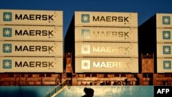 Maersk, один з найбільших перевізників вантажів в світі, поновив транспортування в Червоному морі 24 грудня, після оголошення США коаліції із захисту вод, але 31 грудня на 48 годин зупинив перевезення після нападу