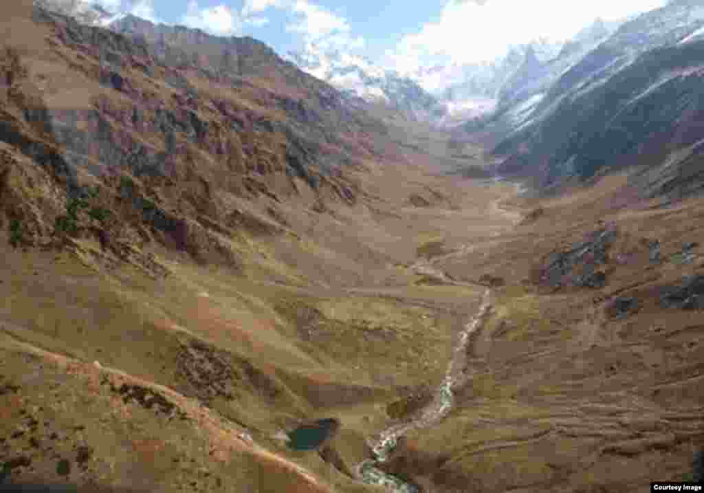 Great Himalayan National Park (GHNPCA) is located in the western part of the Himalayan Mountains in the northern Indian State of Himachal Pradesh and is characterized by high alpine peaks, alpine meadows and riverine forests. (UNESCO)