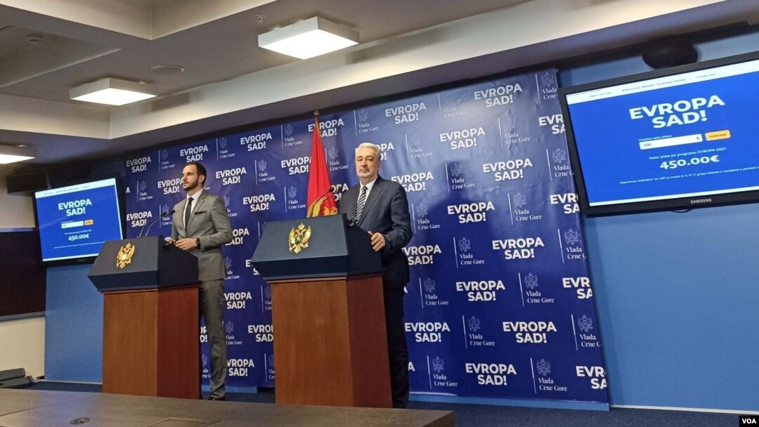 Premijer Crne Gore Zdravko Krivokapić (desno) i ministar finansija Milojko Spajić 
