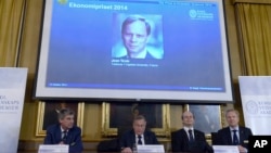 Người đoạt giải Nobel kinh tế 2014 là giáo sư Jean Tirole, 61 tuổi, và đang là giáo sư tại trường Đại học Tolouse 1, Pháp.