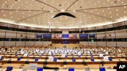 ARHIVA - Sala za sednice Evropskog parlamenta u Briselu, 23. novembra 2020. (Foto: AP/Kenzo Tribouillard, Pool)