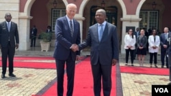 Shugaban kasar Amurka Joe Biden ya gana da takwaransa na Angola Joao Lourenco a fadarsa dake birnin Luanda.